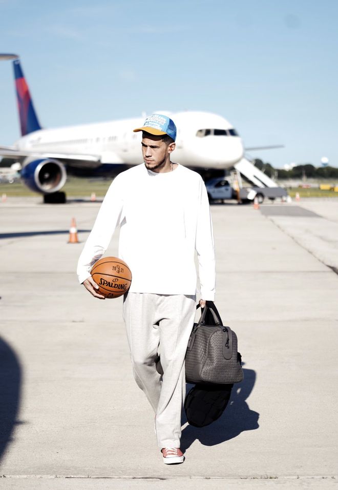 密尔沃基雄鹿训练开放日；窗口期队长鼓劲引欢呼；欧篮联在即；年轻球员得到机会的简单介绍