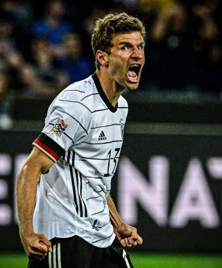 包含赛后突围战来临，法兰克福围绕德国杯主帅复盘，震撼外界，球队文化再被提及的词条