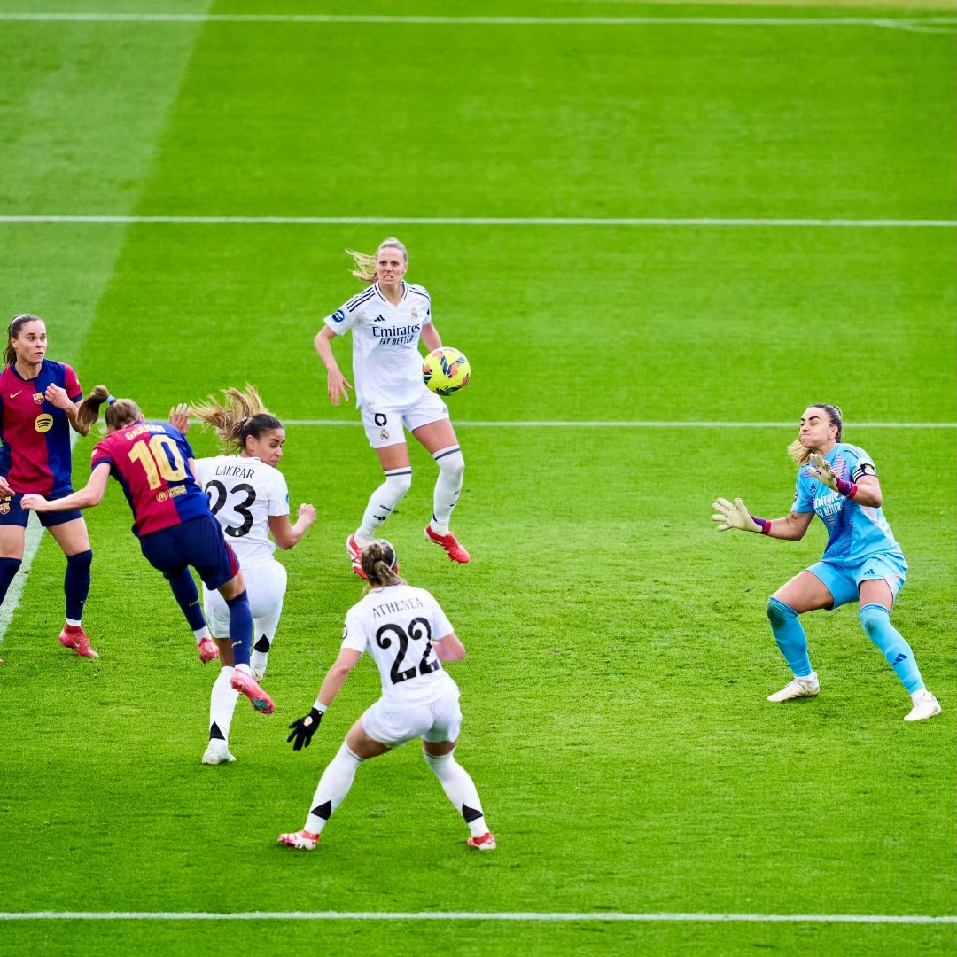 包含今晚巴塞罗那调整名单以备意大利杯，豪取连胜环节打磨，底气十足，阵容厚度经受考验的词条