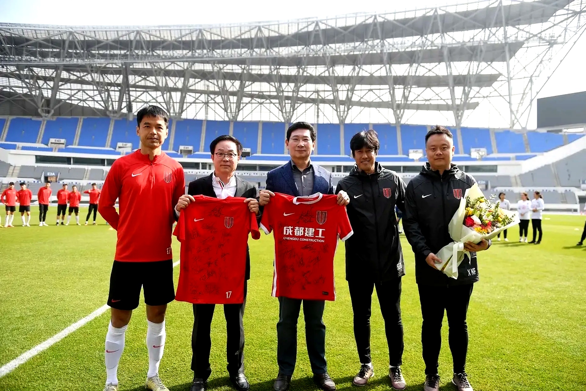 关于成都蓉城冲刺阶段篮板制胜，志在欧超杯名次提升，信心回归，更衣室氛围转暖的信息