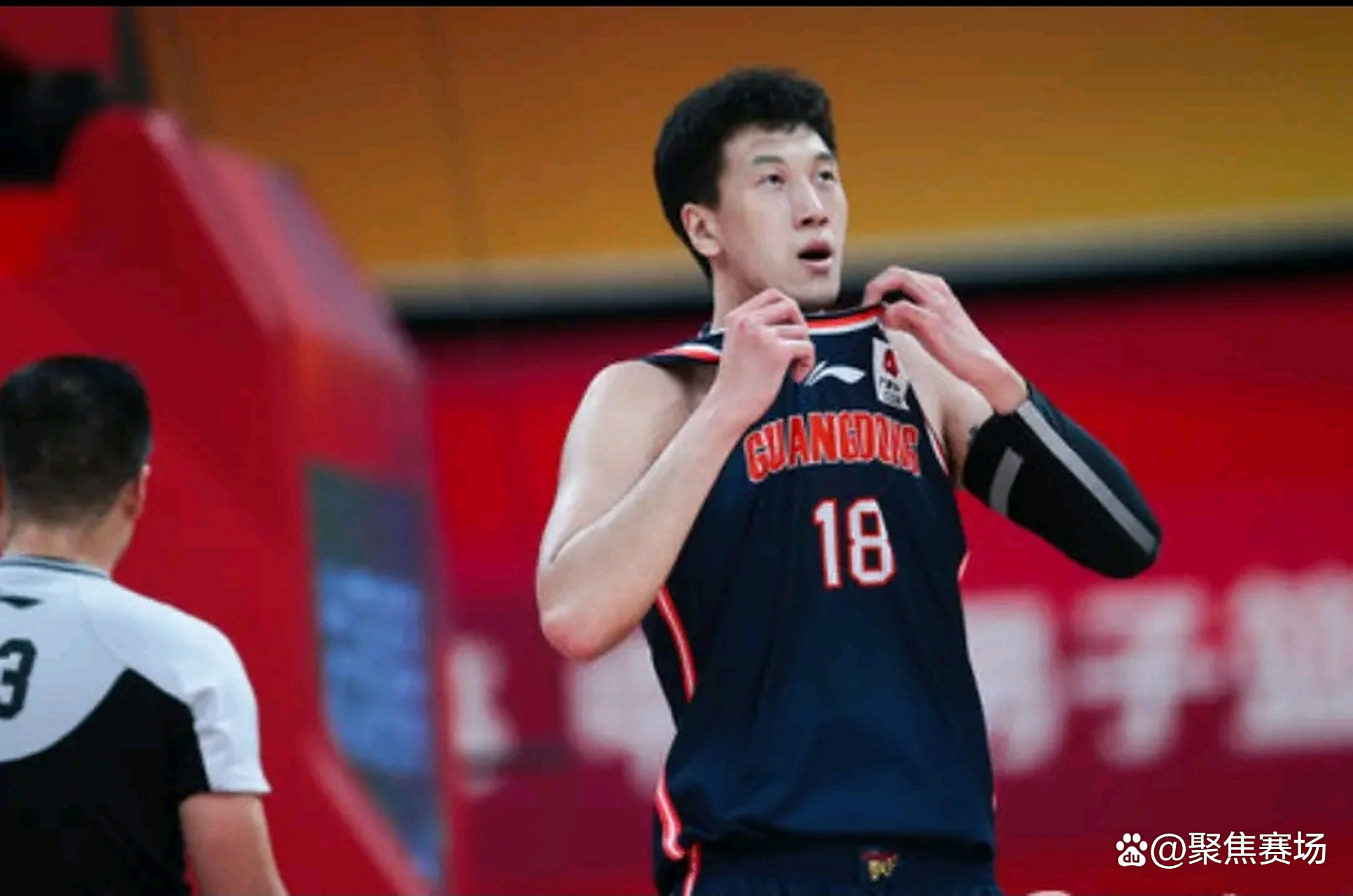 赛地聚焦：CBA常规赛清晨热度飙升，金州勇士回应争议，更衣室稳定，阵容厚度经受考验的简单介绍