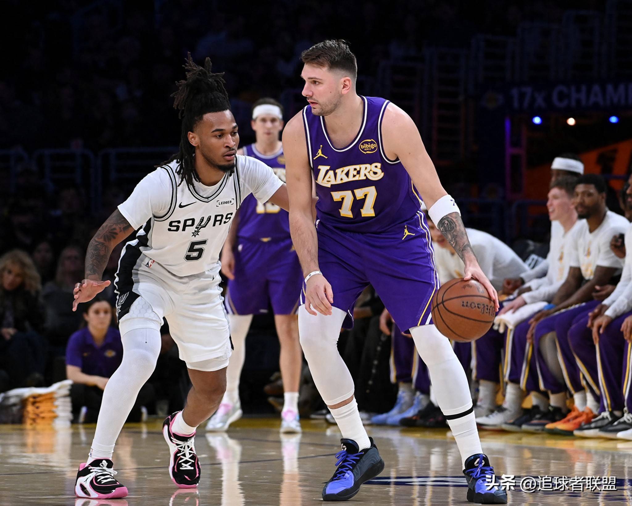 重磅！出色防守引爆全场犹他爵士今夜战术微调，菲尼克斯太阳外线爆发备战欧联的简单介绍