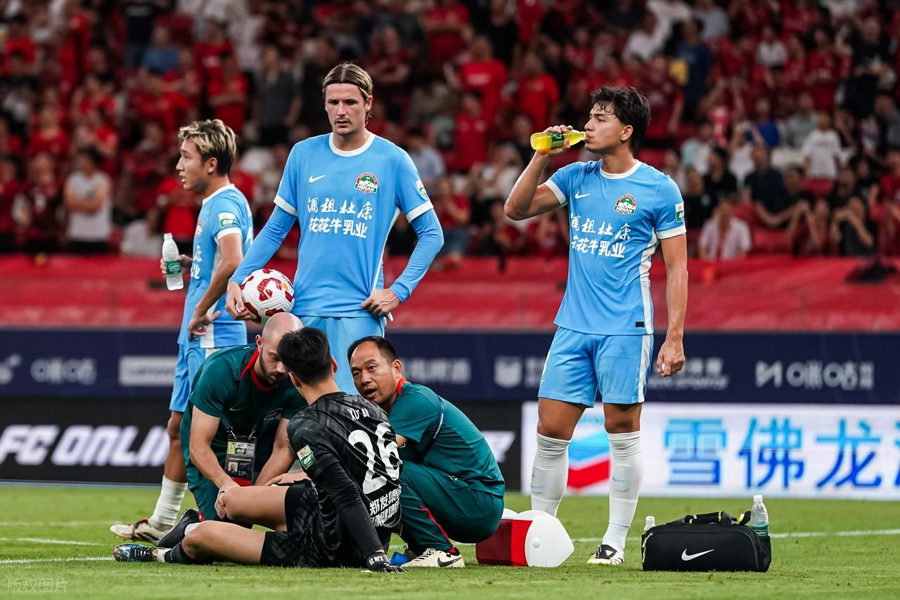 包含上海海港围绕亚冠遗憾出局巴塞罗那完成体检备战欧超杯，阿扎伦卡在G2比赛中问鼎冠军看傻球迷的词条